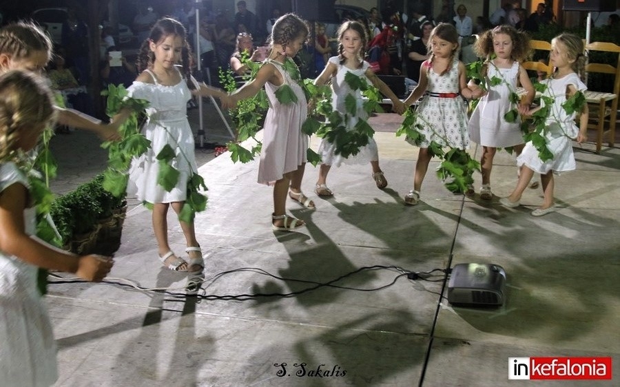 Όμορφη χορευτική βραδιά στα Φαρακλάτα (εικόνες)