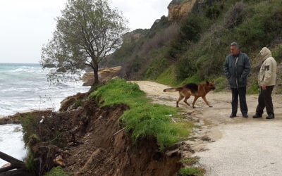 Καλούν άμεσα σεισμολόγο να εκτιμήσει το φαινόμενο στην παραλία της Σκάλας (Βίντεο)