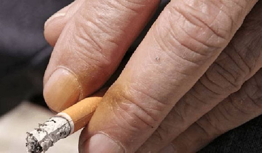 Κάπνισμα και κίτρινα δάχτυλα: Το μυστικό για να διώξετε τους λεκέδες