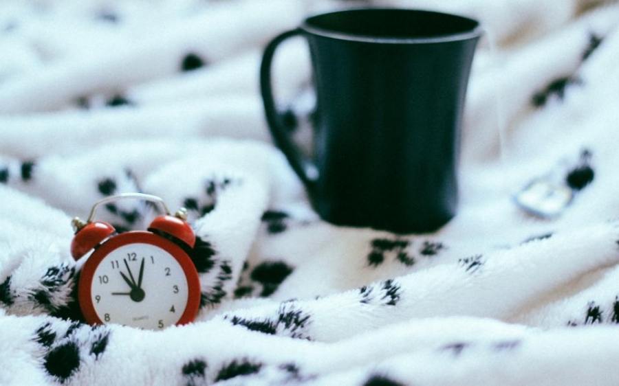 6 πρωινές συνήθειες που μπορούν να αποδώσουν περισσότερο αν εφαρμοστούν το βράδυ
