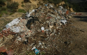Μια απέραντη χωματερή η Σκαλα, εντός και εκτός οικισμού (ΕΙΚΟΝΕΣ)
