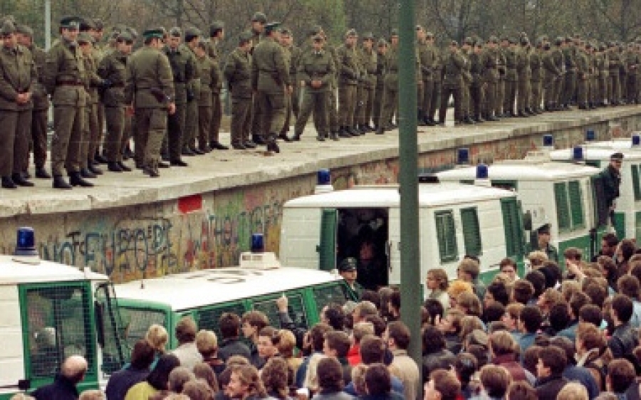 Τείχος του Βερολίνου: 28 χρόνια από την πτώση του μεγαλύτερου συμβόλου του Ψυχρού Πολέμου