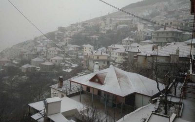 Χιονίζει από το πρωί σε όλη την Ελλάδα-Πού θα κάνουν λευκά Χριστούγεννα [εικόνες]