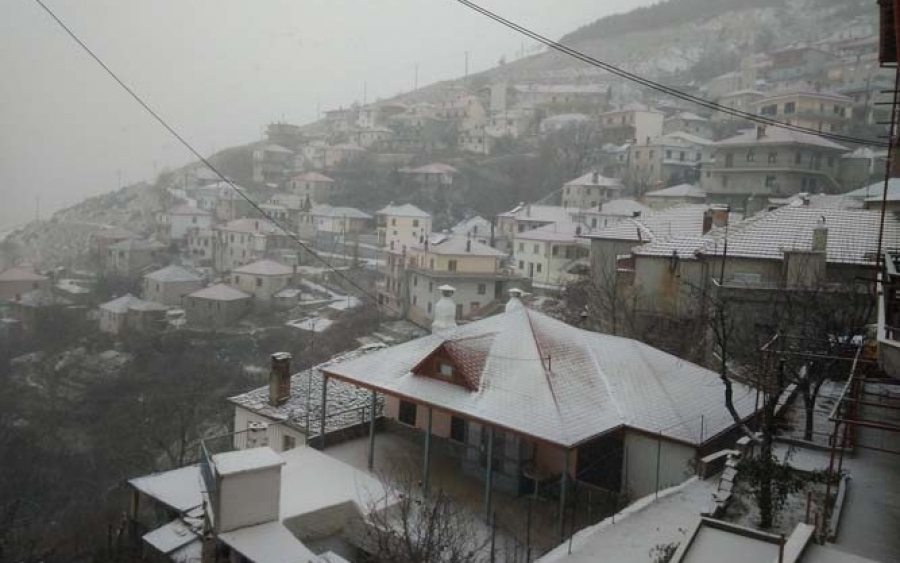 Χιονίζει από το πρωί σε όλη την Ελλάδα-Πού θα κάνουν λευκά Χριστούγεννα [εικόνες]