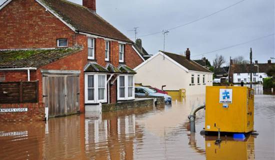 Floods in UK: Storm front expected to move north