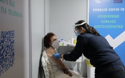 Κορονοϊός: Τα μπόνους στους εμβολιασμένους που μελετά η κυβέρνηση