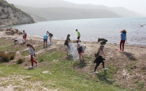 Οι μαθητές του 2ου Δημοτικού Ληξουρίου καθάρισαν την παραλία στο Λιβάδι (εικόνες)