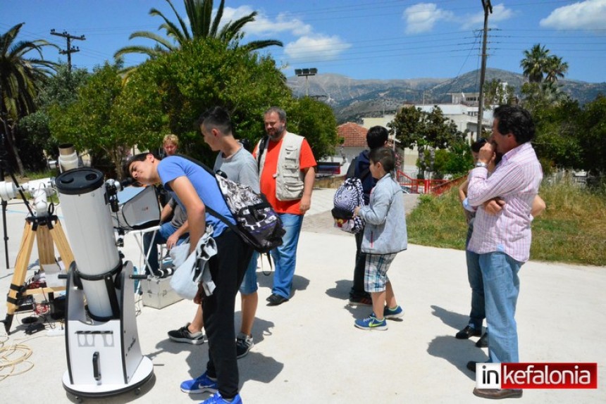 Από το Αργοστόλι, παρατηρούν την διάβαση του Ερμή από τον Ηλιο (εικόνες +video)