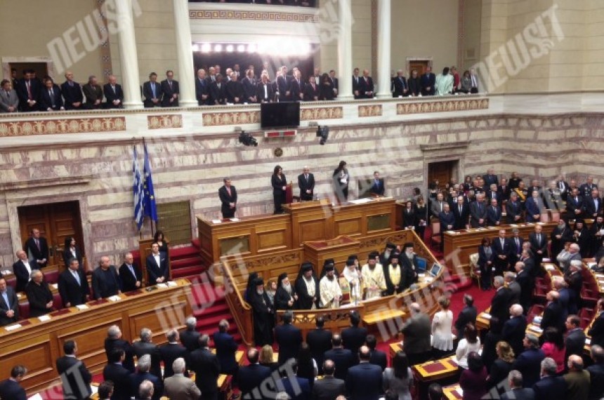 7ος Πρόεδρος της Δημοκρατίας ο Προκόπης Παυλόπουλος - Βουρκωμένος ο Παπούλιας αποχώρησε από το Προεδρικό Μέγαρο