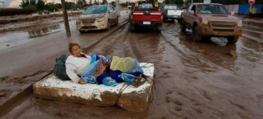 Δεκάδες νεκροί και αγνοούμενοι από τις καταστροφικές πλημμύρες στη Χιλή
