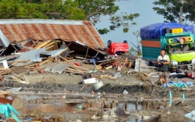 Ασύλληπτη τραγωδία στην Ινδονησία: Τουλάχιστον 384 νεκροί από τον καταστροφικό σεισμό και το τσουνάμι [εικόνες]