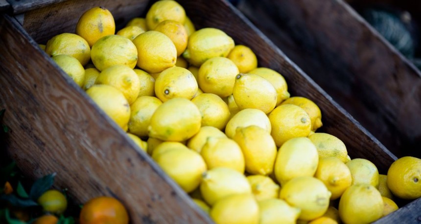 Πώς θα διατηρήσετε φρέσκα τα λεμόνια για μήνες;