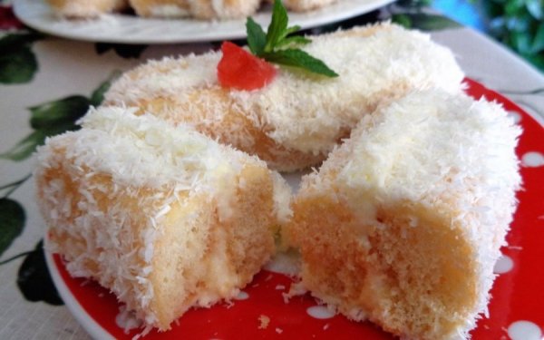 Λαχταριστά σαβαγιάρ με κρέμα τυλιγμένα στην καρύδα από την Σία Λαδά