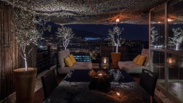 Ένα διαμέρισμα 25 τ.μ. στον Λυκαβηττό με θέα όλη την &quot;Αθήνα πιάτο&quot; λατρεύεται στο Airbnb
