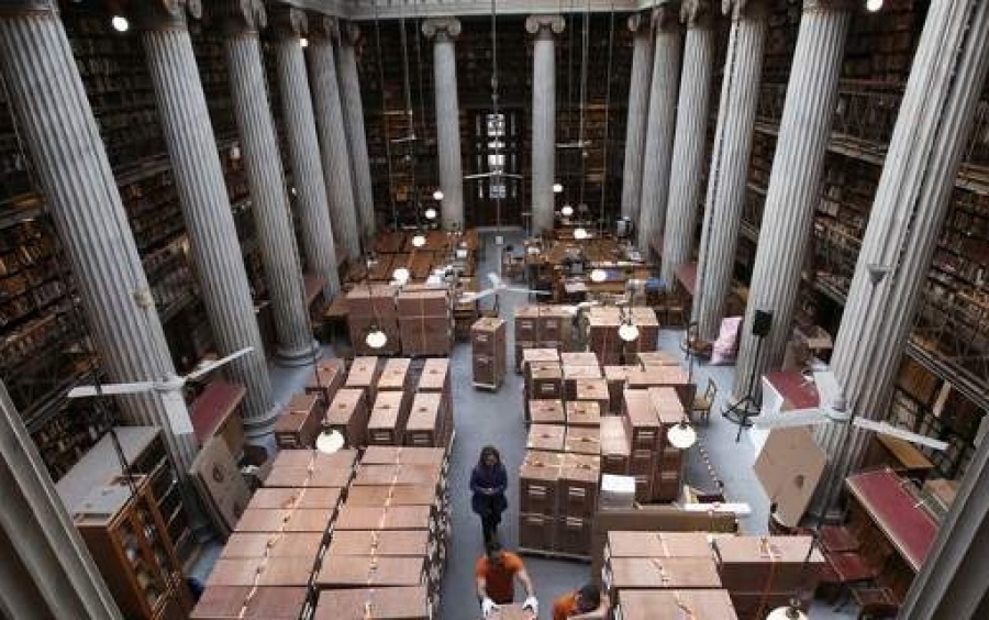 Καρέ καρέ η μετακίνηση ενός θησαυρού -Η Εθνική Βιβλιοθήκη μετακομίζει στο «Σταύρος Νιάρχος» [εικόνες]