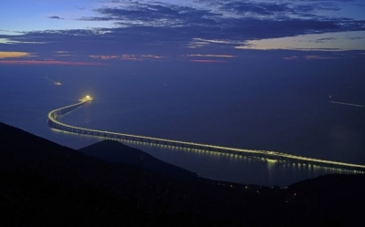Εγκαινιάζεται η μεγαλύτερη γέφυρα στον κόσμο μήκους 55 χιλιομέτρων [εικόνες]