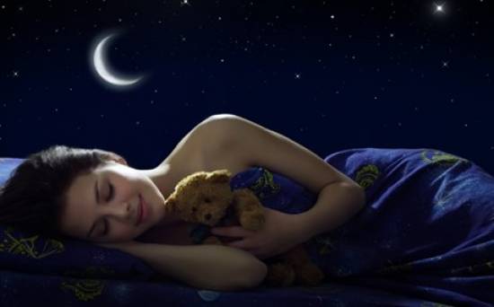 9 συμβουλές για δροσερό ύπνο χωρίς κλιματιστικό
