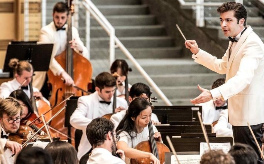 Διονύσης Γραμμένος: Ο 28χρονος Κερκυραίος που διευθύνει ορχήστρες σε όλο τον κόσμο!