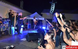Argostoli SeaSide Rock Festival: Ο ανεπανάληπτος Γιάννης Αγγελάκας άφησε το στίγμα του στον κατάμεστο Θαλασσόμυλο!