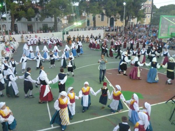 Μεγάλη επιτυχία στο Παιδικό Φεστιβάλ Παραδοσιακών Χορών στη Σκάλα (εικόνες + video)