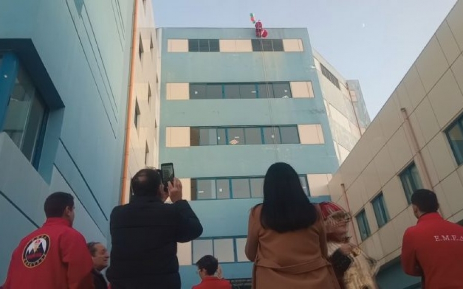 Κέρκυρα: Ο Άγιος Βασίλης προσγειώθηκε στην ταράτσα του Νοσοκομείου (εικόνες)