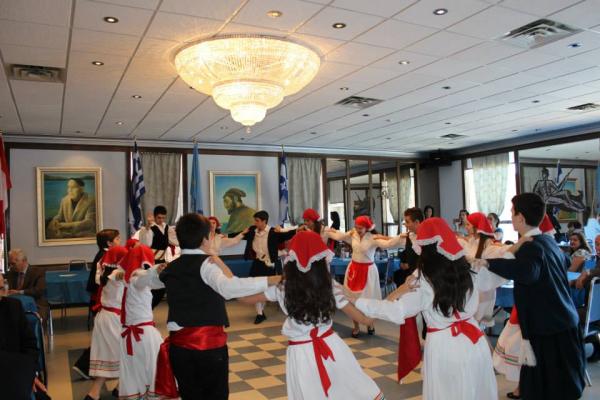 Με χορούς και καλό κρασί γιόρτασαν την &quot;Ενωση&quot; οι Κεφαλλονίτες του Καναδά (εικόνες)