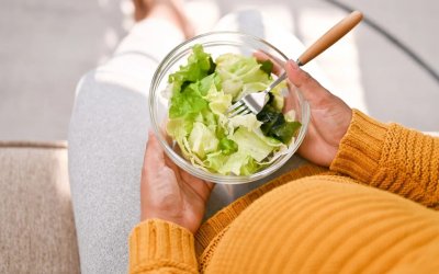 Εγκυμοσύνη: Τρεις τροφές που πρέπει να τρώτε κάθε μέρα σύμφωνα με έναν διαιτολόγο