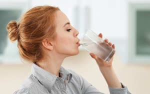 Τι σας προσφέρει η κατανάλωση νερού πριν το γεύμα σας