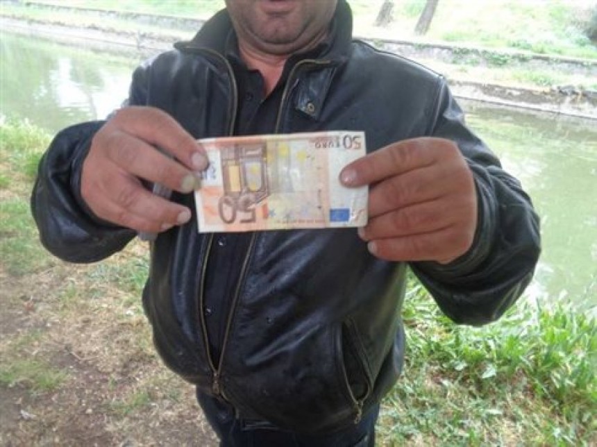 Ψάρεψαν λεφτά στα νερά του ποταμού Ληθαίου των Τρικάλων