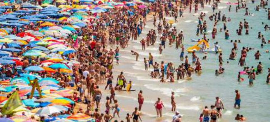 Ασύλληπτες εικόνες: Βουλιάζουν από κόσμο οι παραλίες της Ισπανίας [εικόνες]