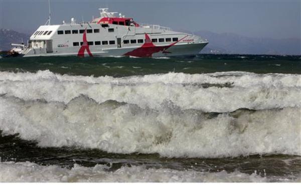 Περιπέτεια για 2.000 επιβάτες στο λιμάνι της Ραφήνας