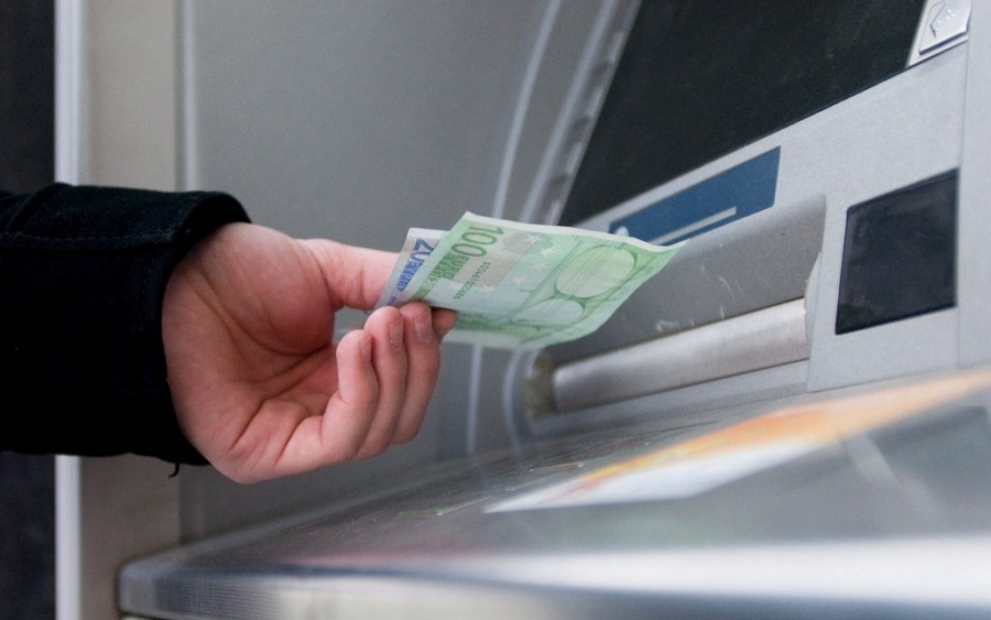 Τράπεζες: Χρέωση ακόμη και για αλλαγή pin στις κάρτες
