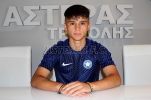 Ο 18χρονος Χάρης Νάτσης, από την Κεφαλονιά, υπέγραψε επαγγελματικό συμβόλαιο στον Αστέρα Τρίπολης!