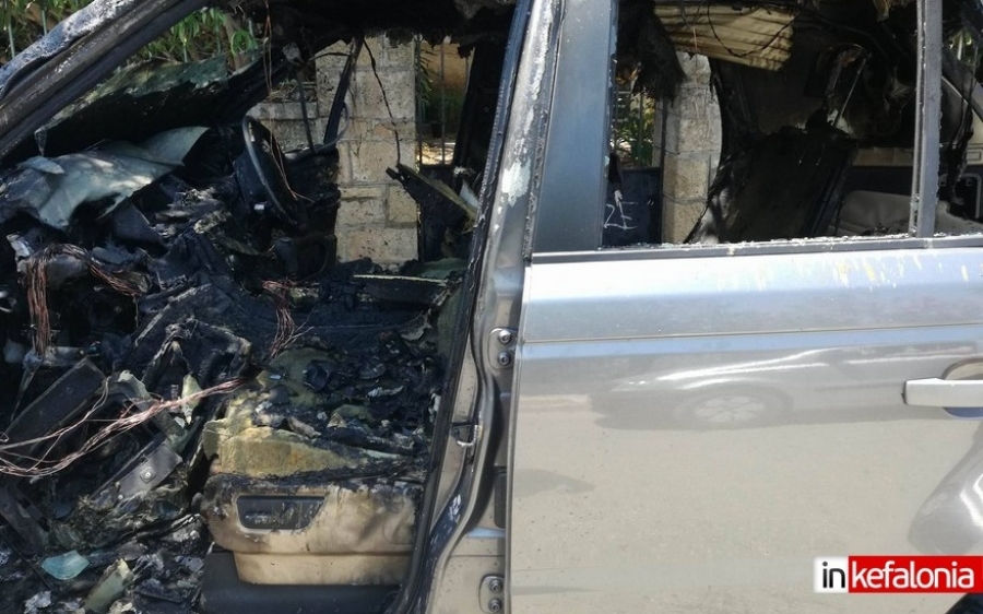 Παρανάλωμα του πυρός αυτοκίνητο στο Αργοστόλι (εικόνες) - UPD