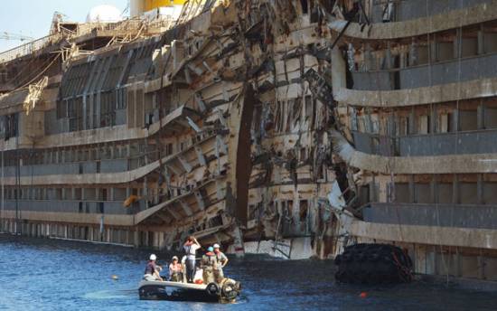 Βρέθηκαν ανθρώπινα λείψανα στο ναυάγιο του Costa Concordia