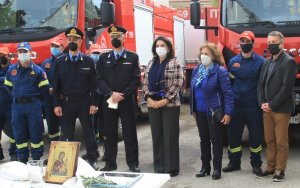 Παραδόθηκαν τα δύο νέα Πυροσβεστικά οχήματα στην Κεφαλονιά (εικόνες)