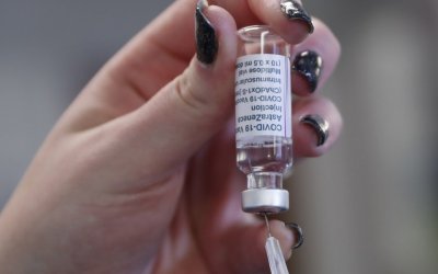 Εμβόλιο AstraZeneca: Τι πρέπει να κάνουν όσοι αναμένουν τη 2η δόση - Τι σημαίνει αλλαγή εμβολίου