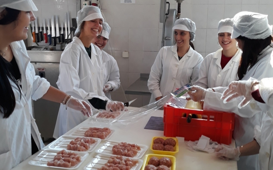 Οι φοιτητές του Τμήματος Τεχνολογίας Τροφίμων ξεναγήθηκαν στην Βιοτεχνία Κρεάτων ΑΦΟΙ ΔΕΛΗΚΩΣΤΟΠΟΥΛΟΙ (εικόνες)