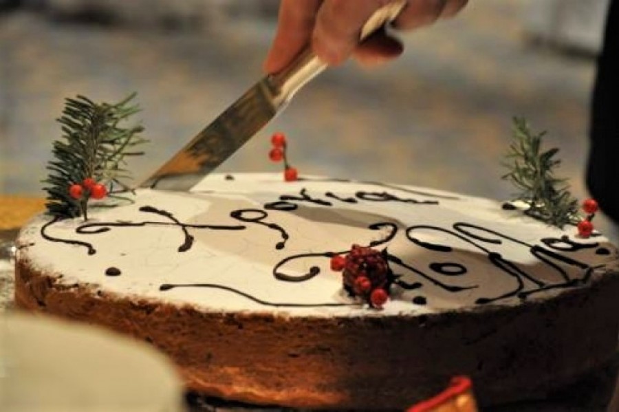 Το τοπικό ΚΚΕ κόβει την Πρωτοχρονιάτικη πίτα του