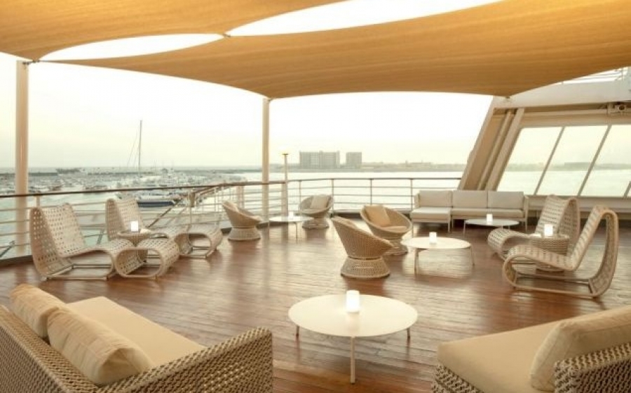Σε αυτό το πλωτό «βασίλειο» στο Ντουμπάι μπορείς να μείνεις με 100 ευρώ τη βραδιά -Μόνο για τον Γενάρη [εικόνες]