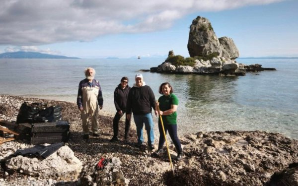 Οι εθελοντές του "Πρόνησου" έκαναν πεντακάθαρο τον Πόρο