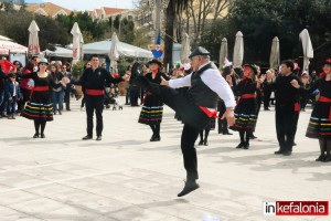 Καντρίλες, παιχνίδι και χορός στην Κεντρική πλατεία Αργοστολίου (εικόνες + video)