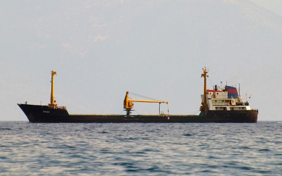 Αλβανικό φορτηγό πλοίο προσάραξε στη Λευκάδα