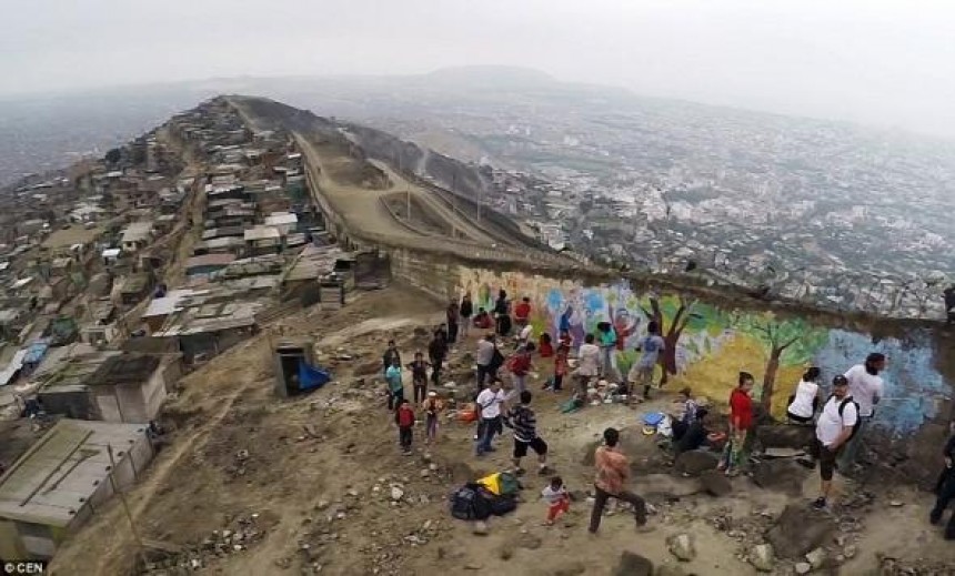 “Το τείχος της ντροπής” στο Περού χωρίζει φτωχούς &amp; πλούσιους!