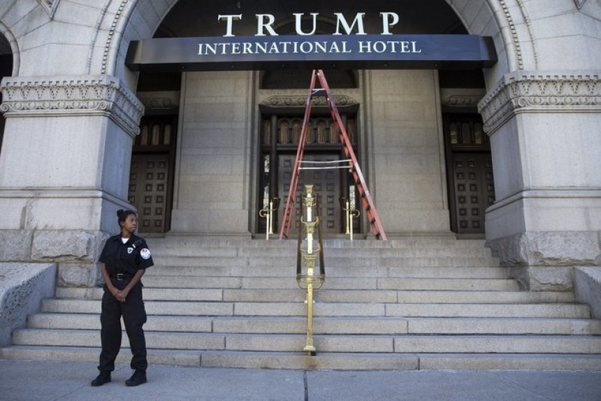 Ο Τραμπ ανοίγει ξενοδοχείο δίπλα στον Λευκό Οίκο (εικόνες)