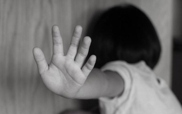 Ζάκυνθος: Μητέρα κακοποιούσε επί τρία χρόνια τα παιδιά της