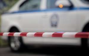 Ζάκυνθος: Σύλληψη 9 ατόμων - Έπαιζαν «Θανάση» χωρίς μάσκα δίπλα σε εκρηκτικά