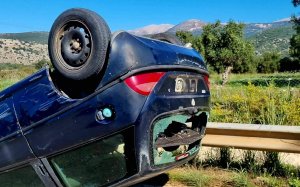 Αργοστόλι: Τροχαίο ατύχημα με ανατροπή αυτοκινήτου στην Κρανιά