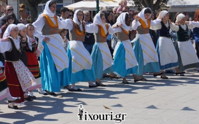 H Φιλαρμονική Σχολή, «Χωροπούλα» και η «Ιόνιος Πνοή» χόρεψαν στο Ληξούρι για την επέτειο της 25ης Μαρτίου