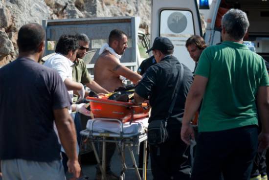 Τραγωδία στην Χίο με 3 νεκρούς από την πτώση λεωφορείου σε χαράδρα (video)